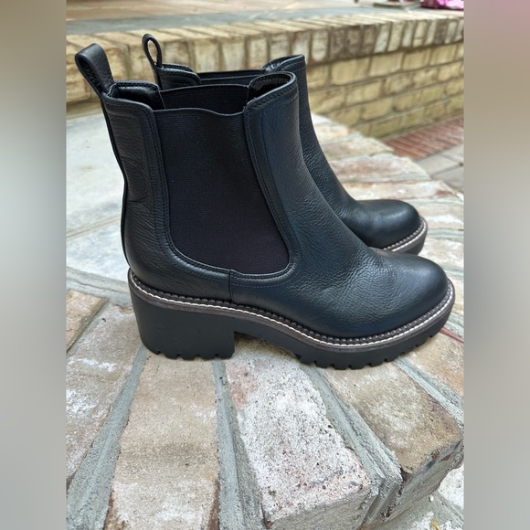 Miah Water-Resistant Chelsea Lug Boots - Women’s Size 9 - Black - Picture 2 of 13